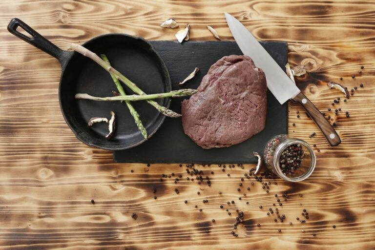 Raw steak with asparagus, peppercorns and herbs